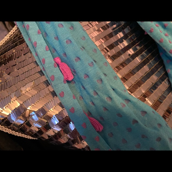 5/$25  Lot of Girl's Winter Accessories Scarves Earmuffs Gap Justice - Picture 3 of 10